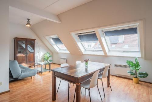 Ein Sitzbereich in der Unterkunft Bright Apartments In The Heart Of Antwerp