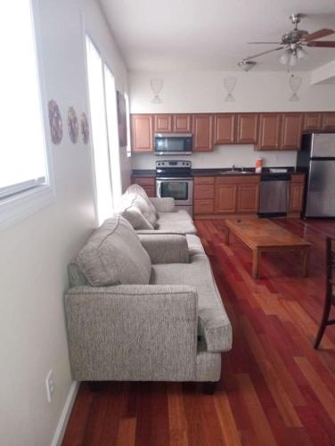 Η κουζίνα ή μικρή κουζίνα στο comfy cozy roomy