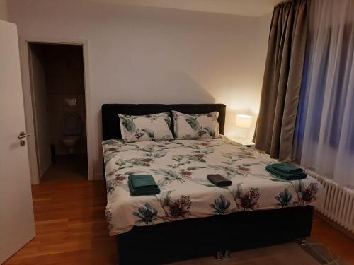 a bedroom with a bed in a room with a window at CASA ANA Apartament 1 in Câmpulung Moldovenesc