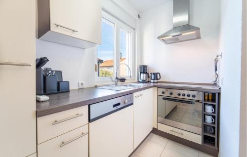 Cozy Apartment In Biograd Na Moru With Wifi