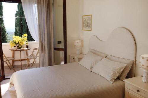 Un pat sau paturi într-o cameră la Il Giardino di Cristina