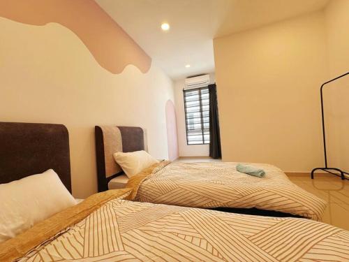 a bedroom with two beds and a window at 12pax（free wifi）@星愿@Star WISH homestay in Labu