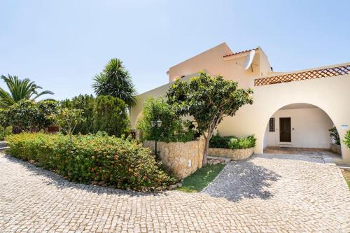 Villa Palmeiras - Serene Private Villa