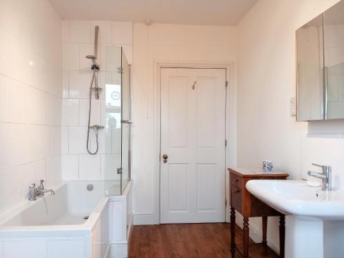 Bilik mandi di Haslington House