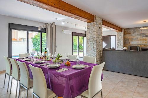 Villa Amanda Beach by Villa Plus