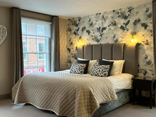 a bedroom with a large bed and a window at Goswell House Hotel central Windsor in Windsor