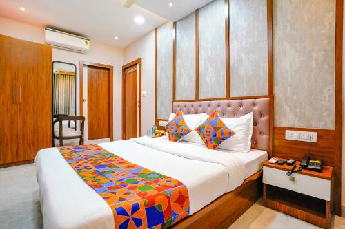 Una cama o camas en una habitación de Hotel Affari