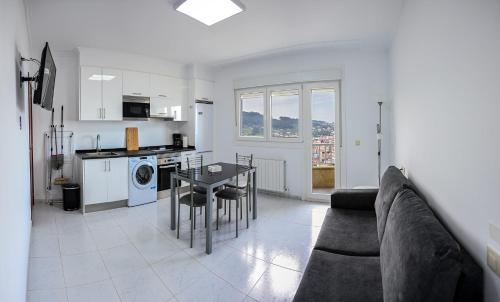 Kuchyň nebo kuchyňský kout v ubytování Apartamentos Costas de Bueu B