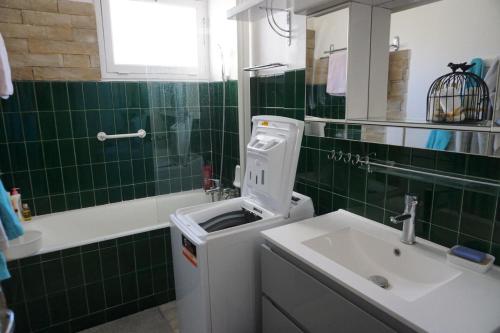 Ένα μπάνιο στο Résidence Estaris Ii - 3 pièces 6/7 personnes MAE-5394