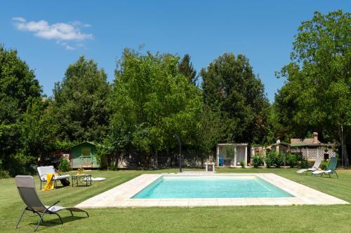 Bazén v ubytování Giardino di Tosca nebo v jeho okolí