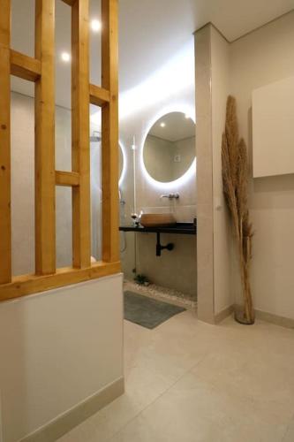 a bathroom with a sink and a mirror at Vilamoura Sunrise in Quarteira