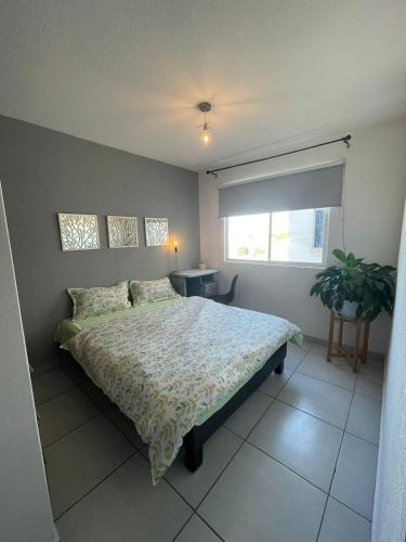 a bedroom with a bed and a window at Exclusivas Habitaciones al Oriente in Mexico City