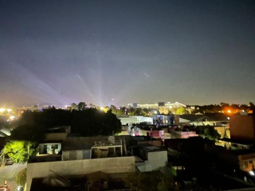 a view of a city at night at Exclusivas Habitaciones al Oriente in Mexico City