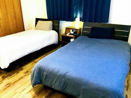 Ein Bett oder Betten in einem Zimmer der Unterkunft Yoron Tandy-House - Vacation STAY 78648v