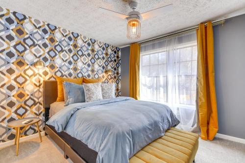 Säng eller sängar i ett rum på Atlanta Vacation Rental about 15 Mi to Downtown!