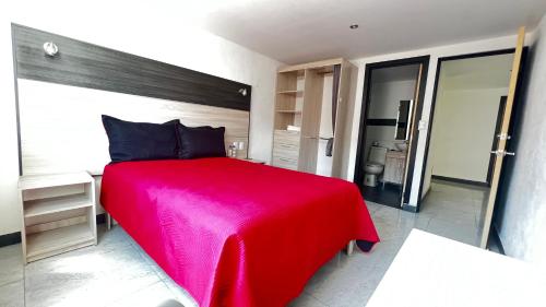 Ένα ή περισσότερα κρεβάτια σε δωμάτιο στο Hotel Urban Cholula