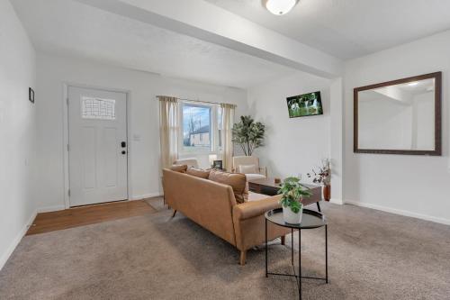 a living room with a couch and a table at Housepitality - The Southside Ranch in Columbus
