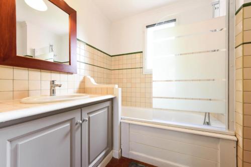 Koupelna v ubytování Les Villas aux Restanques du Golfe de St Tropez - maeva Home - Villa spacieus 85