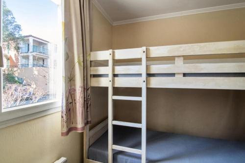Poschodová posteľ alebo postele v izbe v ubytovaní Les Appartements aux Restanques du Golfe de St Tropez - maeva Home - Studio 5 personnes - Sélection MAE-4393