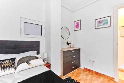 Аcogedor apartamento de dos dormitorios en torrevieja