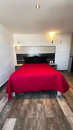 Ένα ή περισσότερα κρεβάτια σε δωμάτιο στο Hotel Urban Cholula