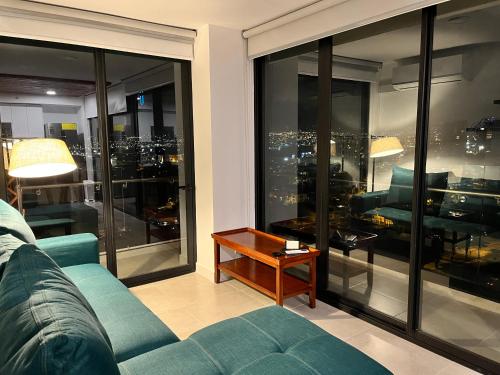 Ruang duduk di Luxury apartment in San José