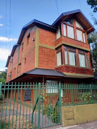 Το κτήριο όπου στεγάζεται  το διαμέρισμα