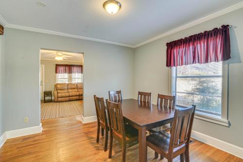 Φωτογραφία από το άλμπουμ του Charming Starkville Rental about 2 Mi to MSU! σε Starkville
