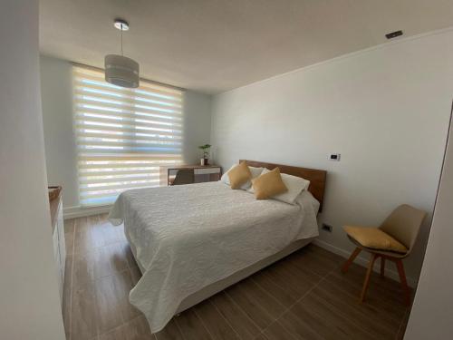 En eller flere senge i et værelse på Departamento Studio Isla Teja