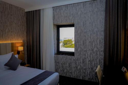 Ένα ή περισσότερα κρεβάτια σε δωμάτιο στο Best Western Premier DJ Hotel