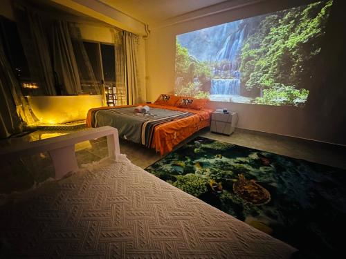 Postel nebo postele na pokoji v ubytování High Floor Seaview Beach Apartments-tub face to Ocean,projector,high speed Wi-Fi