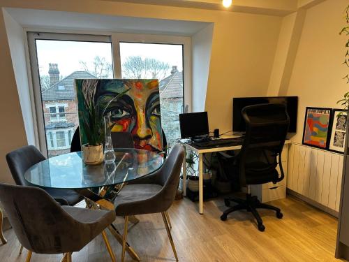 an office with a glass table with a painting on it at Beckenham - Luxury One Bedroom Apartment With Two Baths And WC in Elmers End