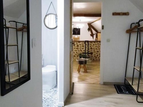 a room with a mirror and a hallway at Gîte pittoresque avec nature, Wi-Fi, BBQ et terrasse privée - FR-1-581-113 in Belhomert-Guéhouville