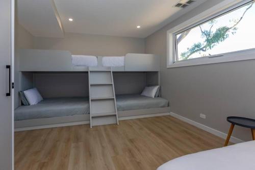 Katil atau katil-katil dalam bilik di 120 River Lane, Mannum