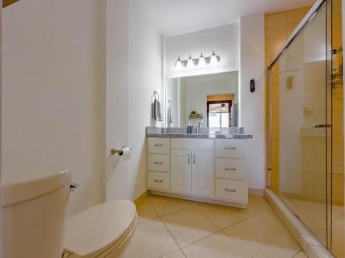 Vonios kambarys apgyvendinimo įstaigoje Ocean View Lux And Style Condo