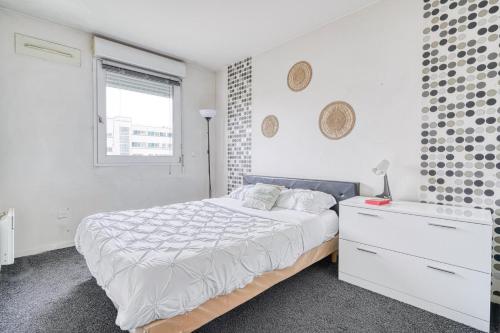 Ένα ή περισσότερα κρεβάτια σε δωμάτιο στο Chaleureux du Châtillon