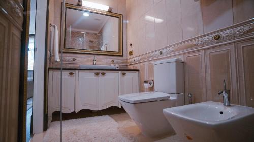 Bilik mandi di TheOne Village Akkol