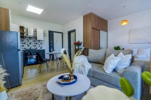 พื้นที่นั่งเล่นของ Chic Studio, Stunning Views!