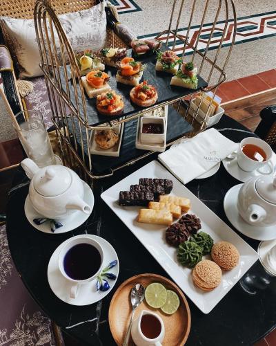 Makanan di atau berdekatan hotel