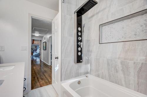 a bathroom with a bath tub and a mirror at Briarhaven Forest BBQ & Patio & Fast WiFi in Monument