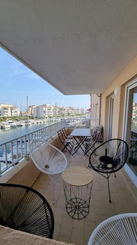 Appartement calme avec vue sur les bateaux