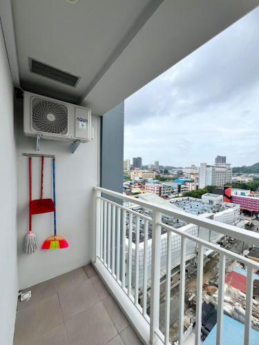 Gallery image of Studio Apartment Ciputra Nagoya in Jodoh