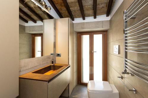 a bathroom with a toilet and a sink and a tub at Mou Trastevere House by Rental in Rome in Rome