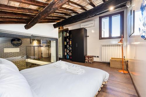 Mou Trastevere House by Rental in Rome