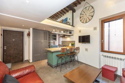 Mou Trastevere House by Rental in Rome