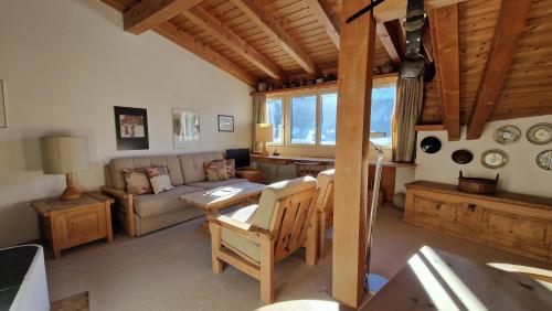 Chesa Bellaval, Haus la Vuolp 2-Zimmer-Dachwohung