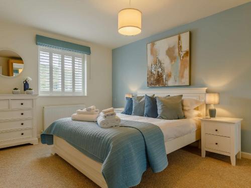 Ένα ή περισσότερα κρεβάτια σε δωμάτιο στο 4 Bed in Seaton 89135