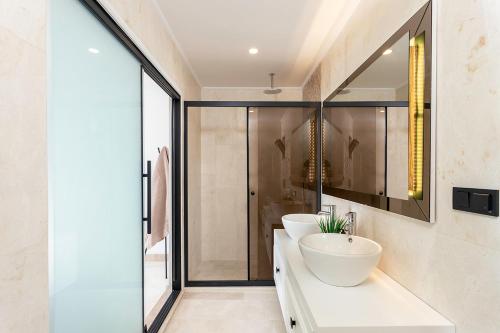 a bathroom with two sinks and a shower at Tashan Villas in Kas