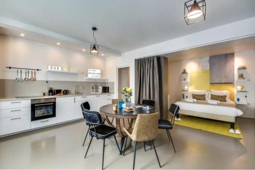 Modern and eclectic 3BD duplex in Le Marais!