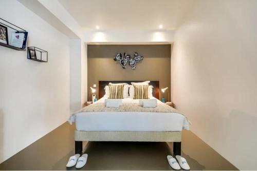 Modern and eclectic 3BD duplex in Le Marais!